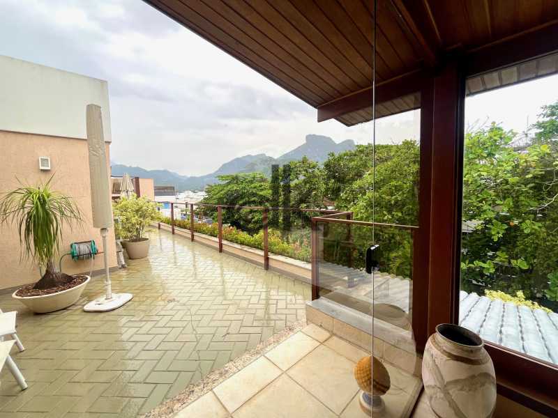 PRÓXIMA À PRAIA - EDK VENDE EXCELENTE COB. DUPLEX 5 SUÍTES - JARDIM OCEÂNICO - BARRA DA TIJUCA - RJ - 9068