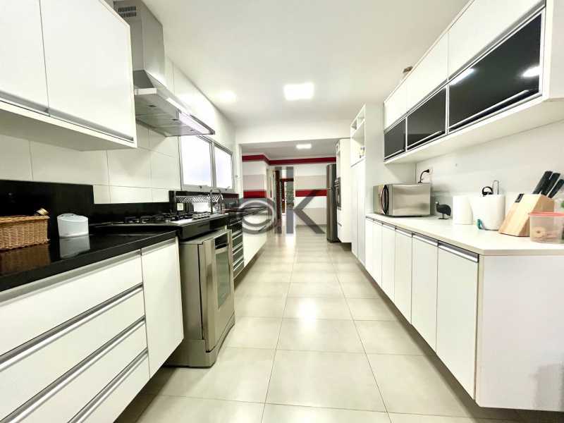 PRÓXIMA À PRAIA - EDK VENDE EXCELENTE COB. DUPLEX 5 SUÍTES - JARDIM OCEÂNICO - BARRA DA TIJUCA - RJ - 9068