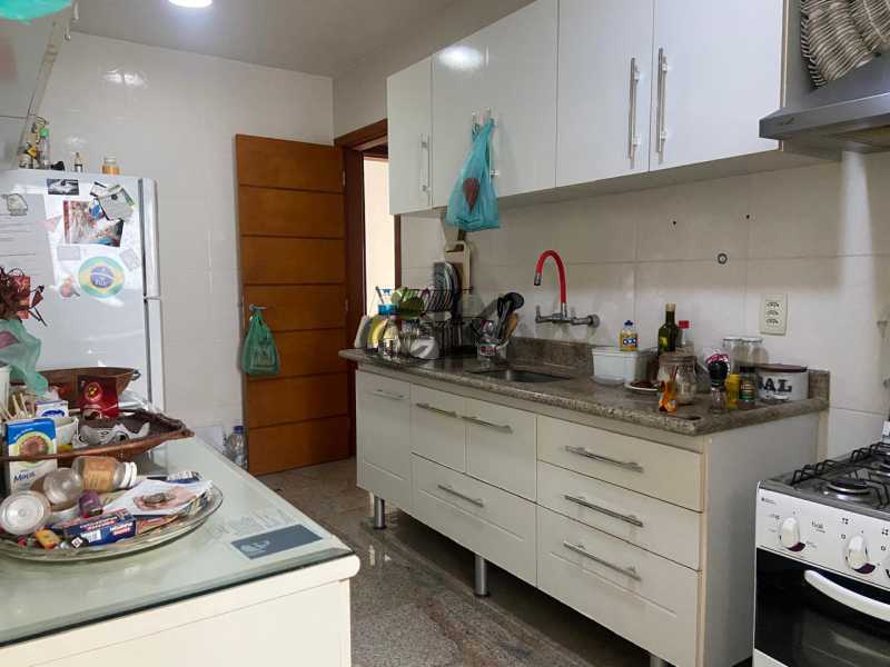 EDK - VENDE ÓTIMA COB. DUPLEX 4QTOS (3 SUÍTES) - RECREIO DOS BANDEIRANTES - RJ