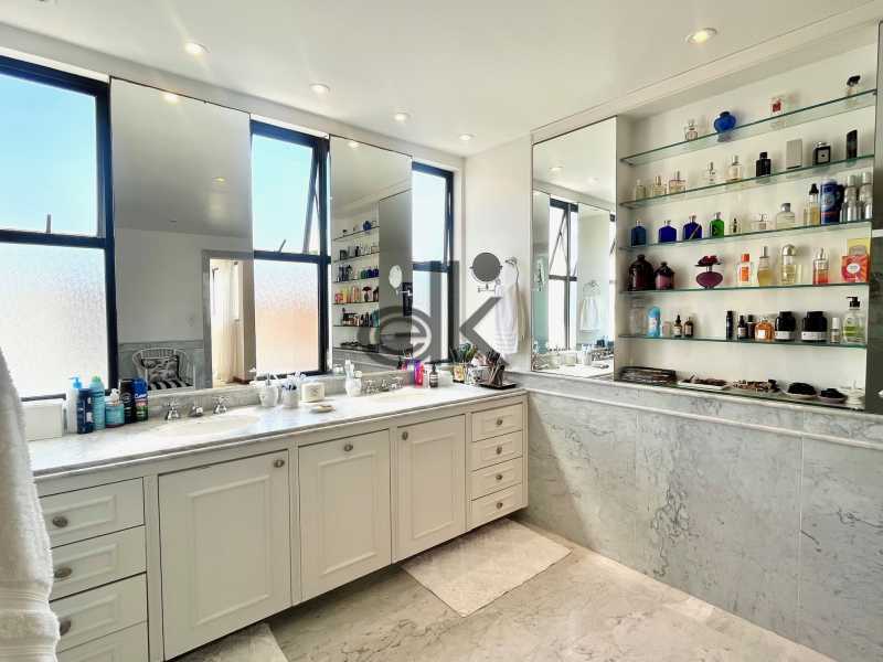 EDK VENDE MARAVILHOSA COBERTURA DUPLEX - JARDIM OCEÂNICO - BARRA DA TIJUCA - RJ