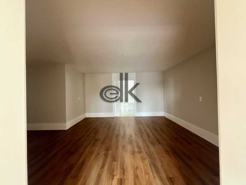 EDK VENDE - MARAVILHOSA CASA - CONDOMÍNIO MALIBÚ COM SUÍTES - BARRA DA TIJUCA -RJ