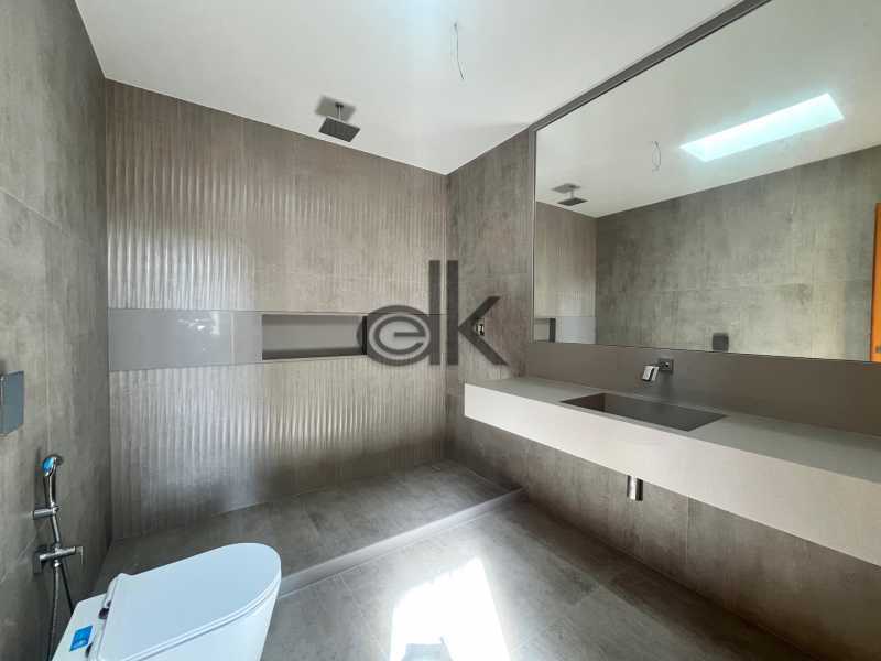 EDK VENDE - MARAVILHOSA CASA - CONDOMÍNIO MALIBÚ COM SUÍTES - BARRA DA TIJUCA -RJ