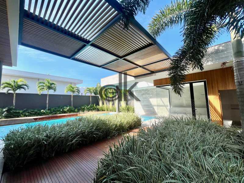 EDK VENDE - MARAVILHOSA CASA - CONDOMÍNIO MALIBÚ COM SUÍTES - BARRA DA TIJUCA -RJ