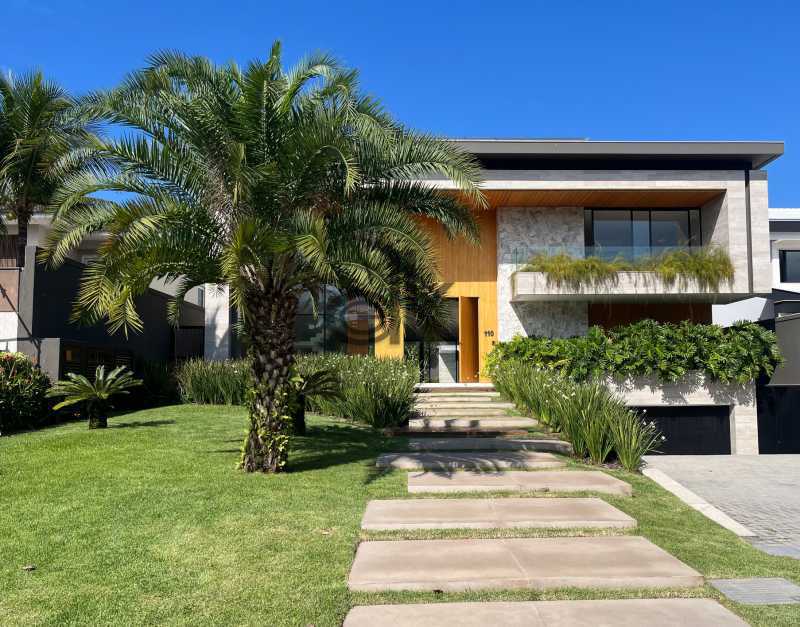 EDK VENDE - MARAVILHOSA CASA - CONDOMÍNIO MALIBÚ COM SUÍTES - BARRA DA TIJUCA -RJ