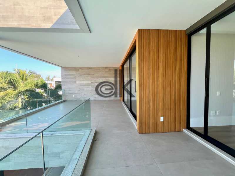 EDK VENDE - MARAVILHOSA CASA - CONDOMÍNIO MALIBÚ COM SUÍTES - BARRA DA TIJUCA -RJ