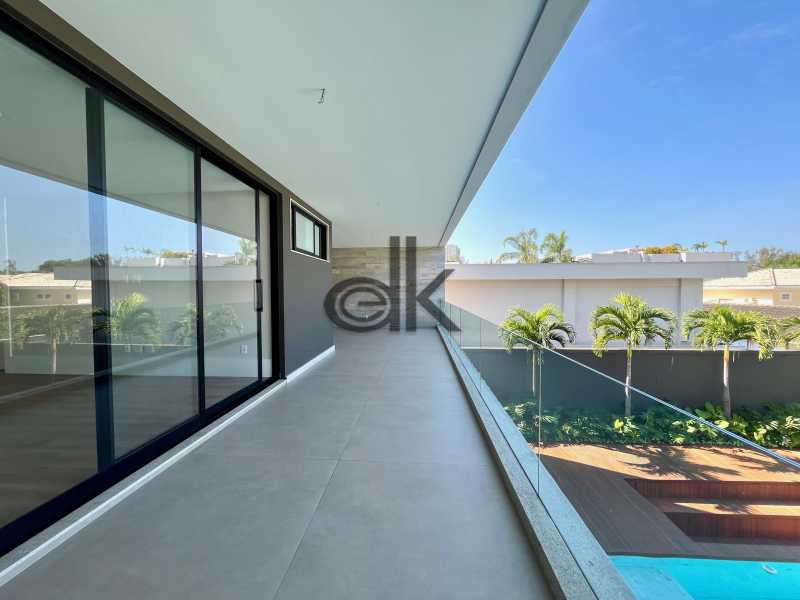 EDK VENDE - MARAVILHOSA CASA - CONDOMÍNIO MALIBÚ COM SUÍTES - BARRA DA TIJUCA -RJ
