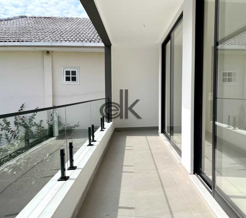 EDK VENDE - MARAVILHOSA CASA 4 SUÍTES - COND. RIO MAR - BARRA DA TIJUCA - RJ