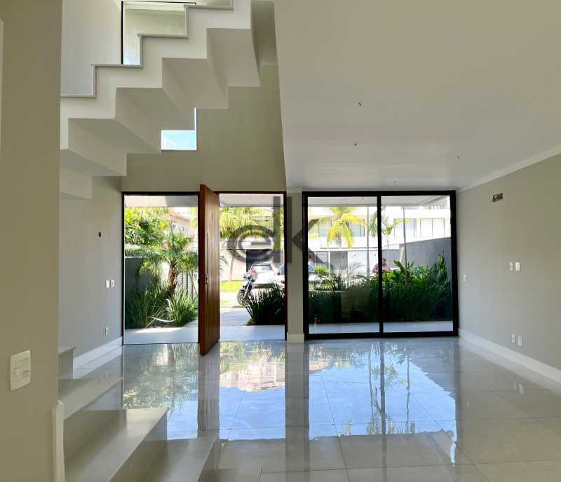 EDK VENDE - MARAVILHOSA CASA 4 SUÍTES - COND. RIO MAR - BARRA DA TIJUCA - RJ