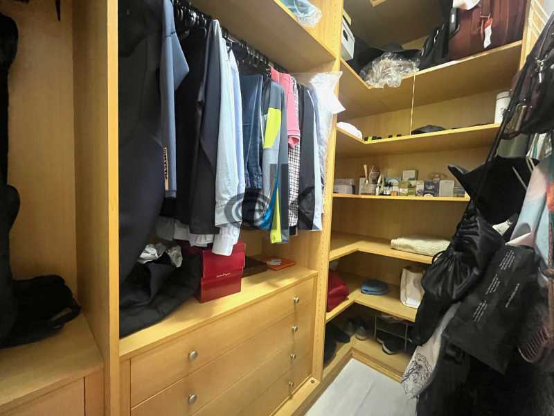 EDK VENDE LUXUOSA RESIDÊNCIA - CONDOMÍNIO FECHADO - BARRA DA TIJUCA - RJ