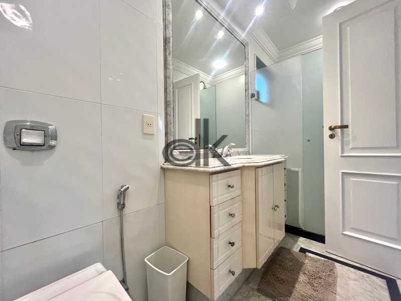EDK VENDE LUXUOSA RESIDÊNCIA - CONDOMÍNIO FECHADO - BARRA DA TIJUCA - RJ