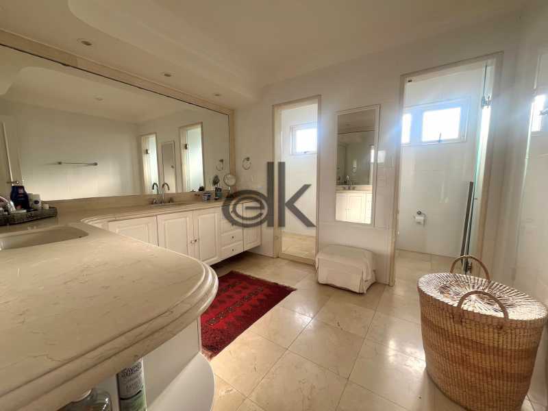 EDK VENDE LUXUOSA RESIDÊNCIA - CONDOMÍNIO FECHADO - BARRA DA TIJUCA - RJ