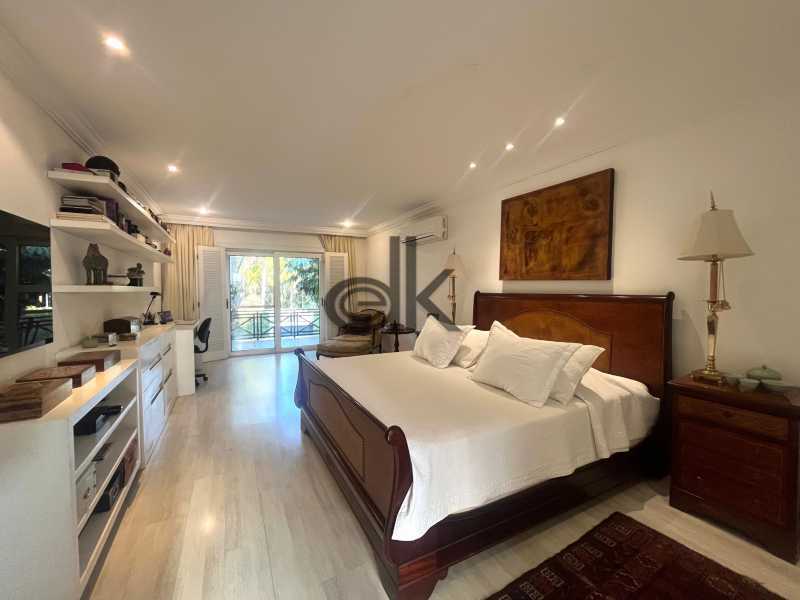 EDK VENDE LUXUOSA RESIDÊNCIA - CONDOMÍNIO FECHADO - BARRA DA TIJUCA - RJ