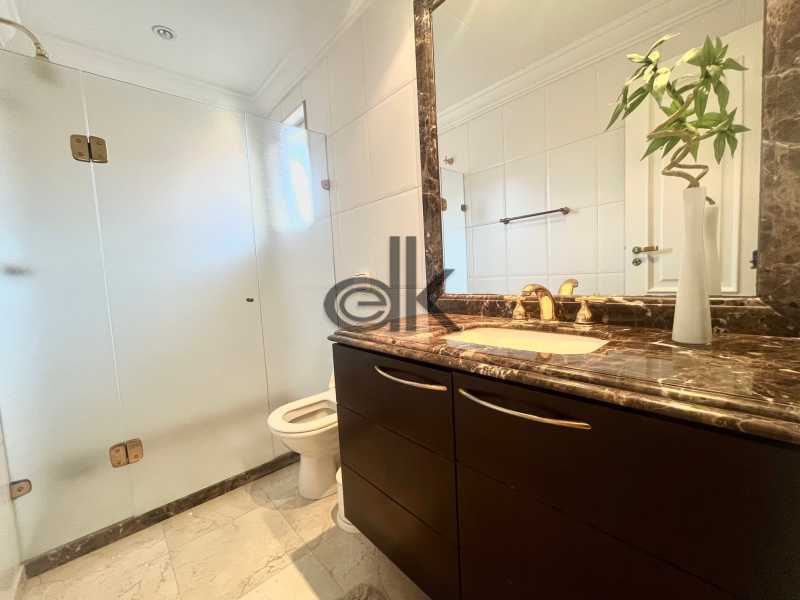 EDK VENDE LUXUOSA RESIDÊNCIA - CONDOMÍNIO FECHADO - BARRA DA TIJUCA - RJ
