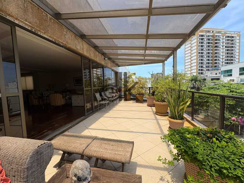 PRÓXIMA À PRAIA - EDK VENDE - COBERTURA DUPLEX 4 SUÍTES - JARDIM OCEÂNICO - BARRA DA TIJUCA - RJ - 1131