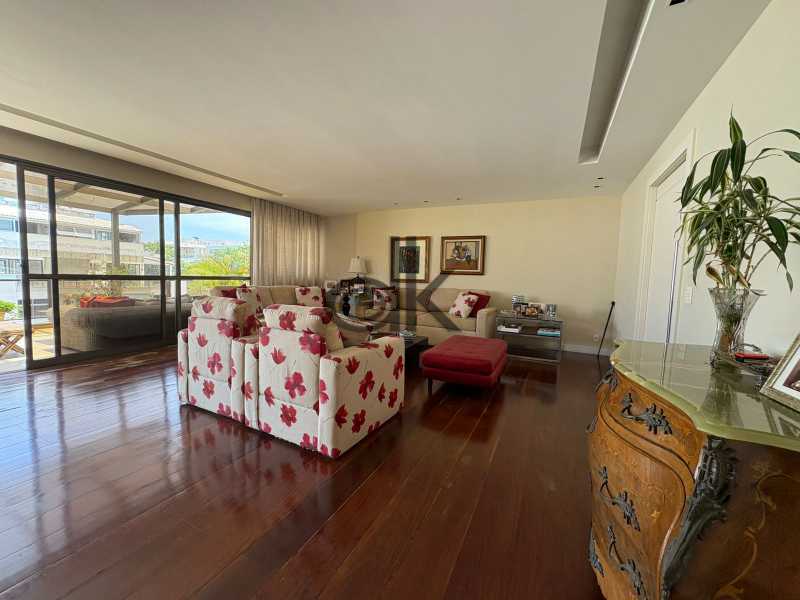PRÓXIMA À PRAIA - EDK VENDE - COBERTURA DUPLEX 4 SUÍTES - JARDIM OCEÂNICO - BARRA DA TIJUCA - RJ - 1131