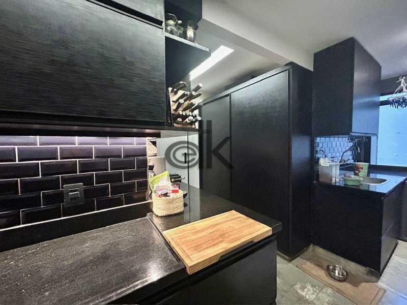 EDK VENDE - APARTAMENTO EM CONDOMÍNIO 4 QUARTOS TRANSFORMADOS EM 2 - BARRA DA TIJUCA - RJ 