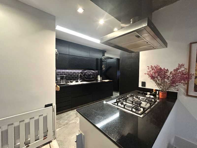 EDK VENDE - APARTAMENTO EM CONDOMÍNIO 4 QUARTOS TRANSFORMADOS EM 2 - BARRA DA TIJUCA - RJ 