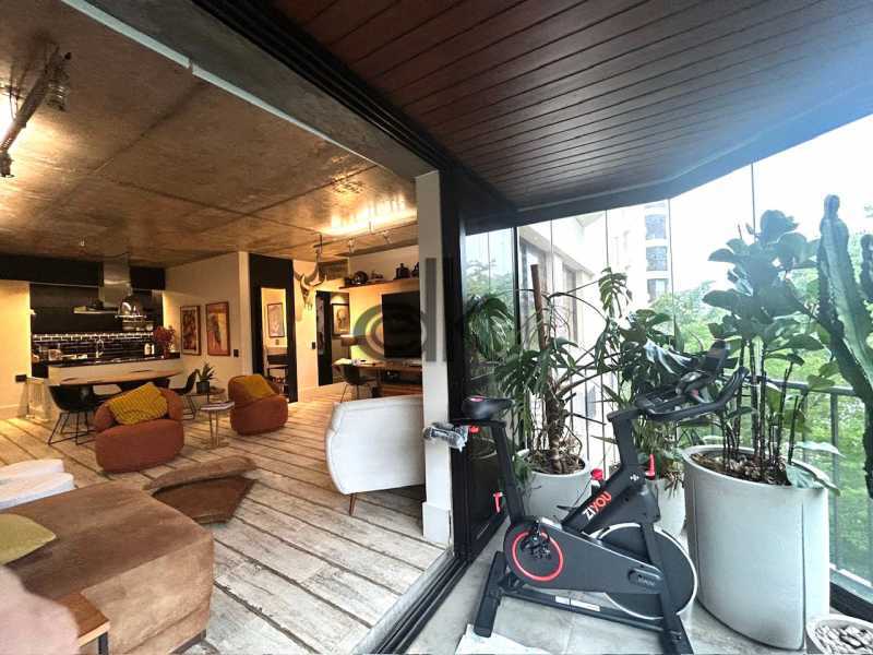 EDK VENDE - APARTAMENTO EM CONDOMÍNIO 4 QUARTOS TRANSFORMADOS EM 2 - BARRA DA TIJUCA - RJ 