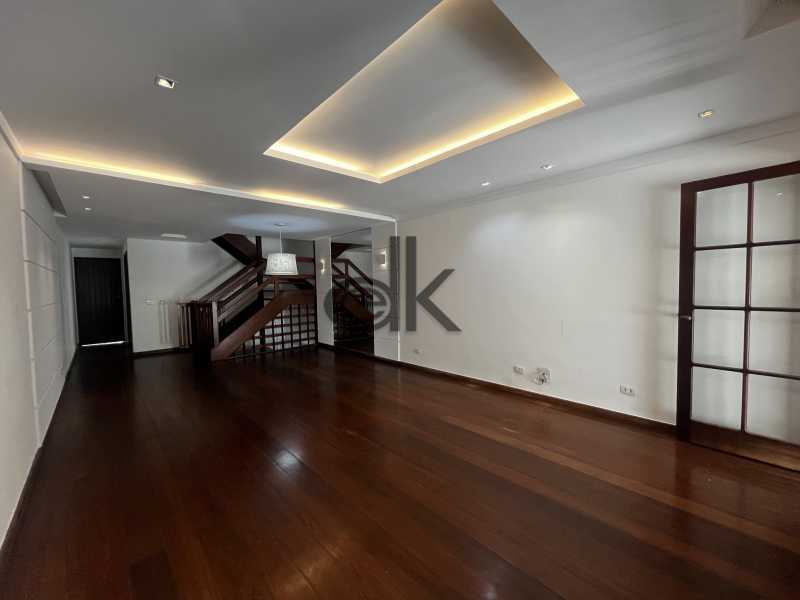 EDK VENDE - CASA TRIPLEX - JARDIM OCEÂNICO - CONDOMÍNIO FECHADO - BARRA DA TIJUCA - RJ