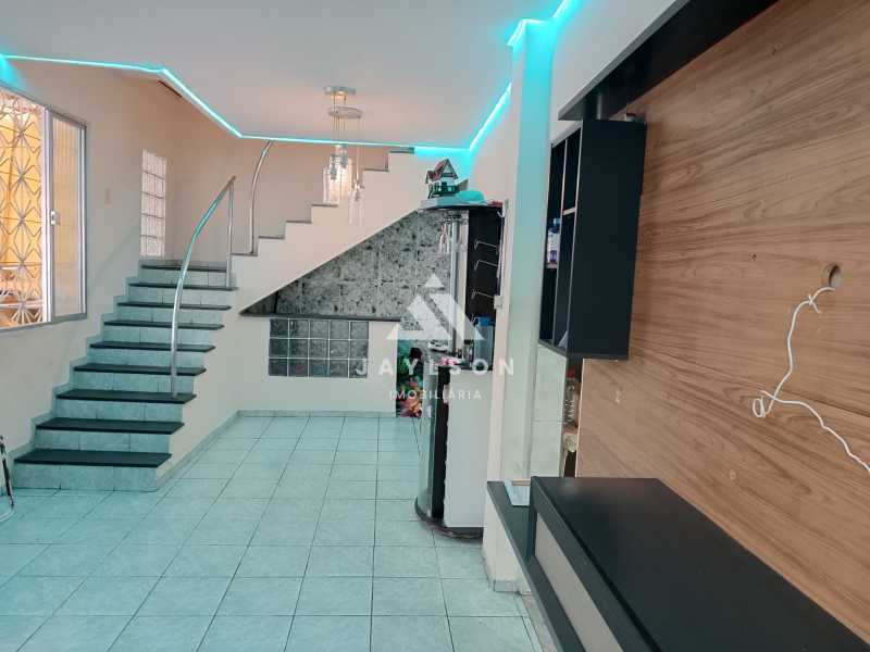 Casa em Condomínio Triplex em Colégio