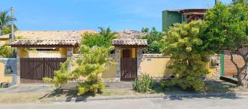 Casa colonial com piscina a 200m da praia em Cordeirinho - 3 quartos, terreno de 480m² em Maricá - CECA30606