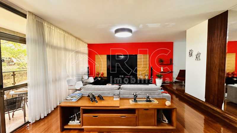 Conheça 02 1 do imóvel - Apartamento à venda Rua Homem de Melo, Tijuca, Rio de Janeiro - R$ 1.750.000 - MBAP50059 - 2 02 1 - 2