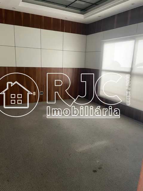 Conheça WhatsApp Image 2026-08-12 at 1 do imóvel - Sala Comercial 255m² à venda Rua Haddock Lobo, Tijuca, Rio de Janeiro - R$ 990.000 - MBSL00462 - 18 WhatsApp Image 2026-08-12 at 1 - 18