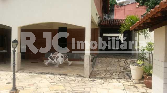 Conheça PÁTIO/ VAGAS do imóvel - Casa à venda Rua Monsenhor Battistoni, Tijuca, Rio de Janeiro - R$ 1.400.000 - MBCA50008 - 26 PÁTIO/ VAGAS - 26