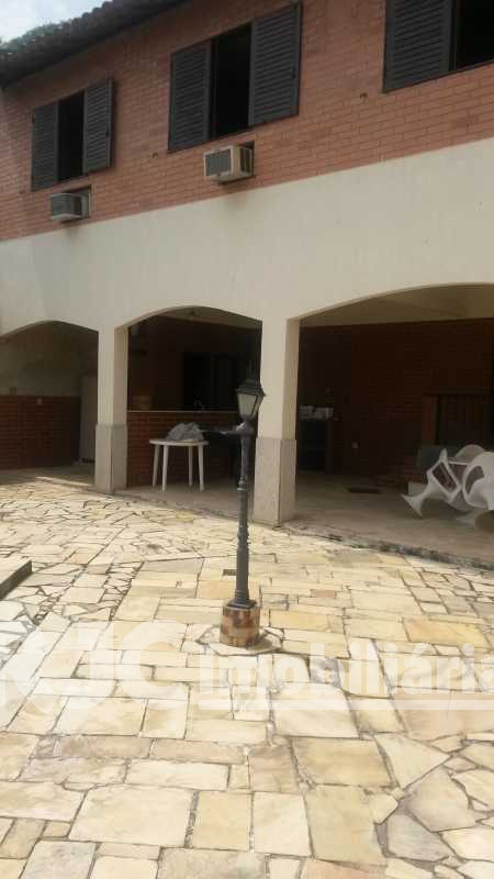 Conheça FUNDOS CASA/ PÁTIO do imóvel - Casa à venda Rua Monsenhor Battistoni, Tijuca, Rio de Janeiro - R$ 1.400.000 - MBCA50008 - 29 FUNDOS CASA/ PÁTIO - 29